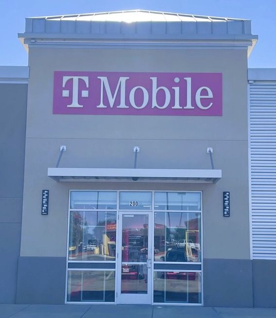 Exterior photo of T-Mobile Store at Gem Lake Rd & W Amarillo Blvd, Amarillo, TX