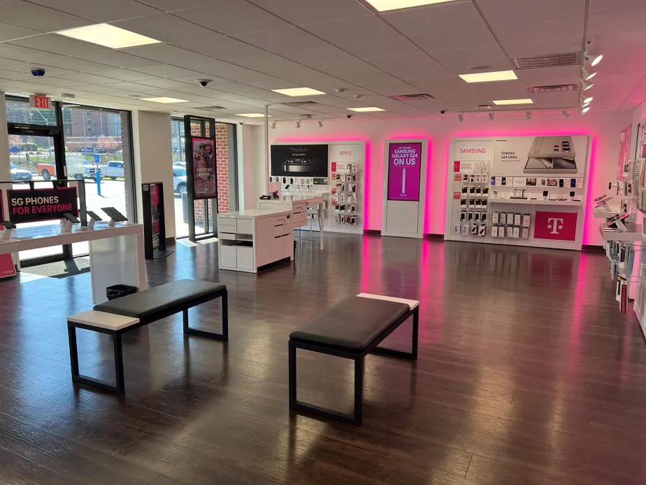 Interior photo of T-Mobile Store at Wards Rd & Delta St, Lynchburg, VA 