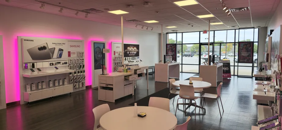  Interior photo of T-Mobile Store at Kimberly West, Davenport, IA 