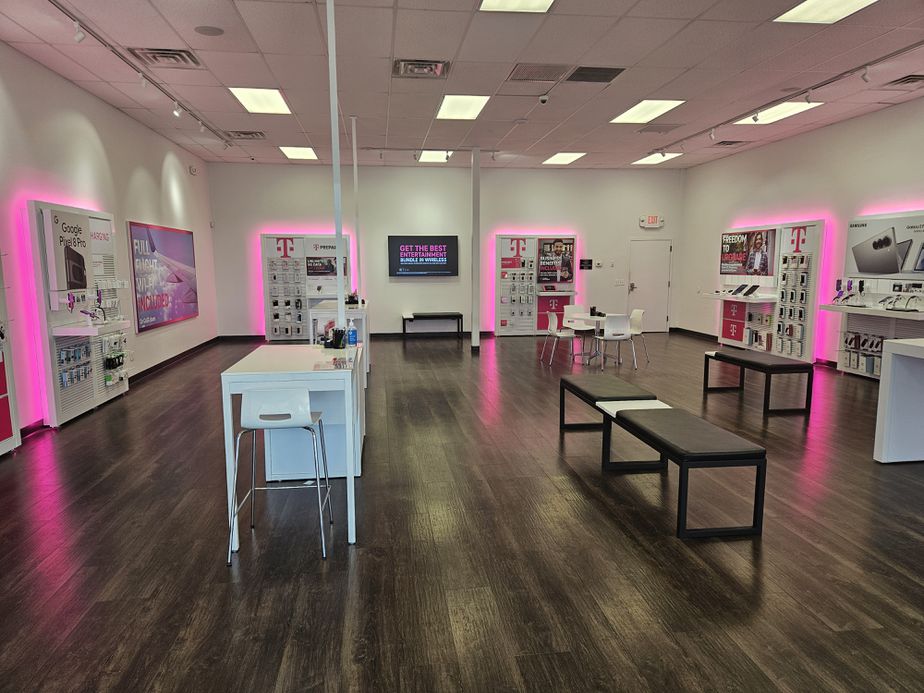 Interior photo of T-Mobile Store at Hwy 152 and Sara Rd, Mustang, OK