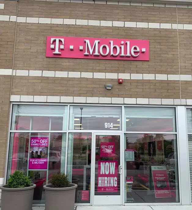 Exterior photo of T-Mobile store at Route 59 & W Stearns Rd 2, Bartlett, IL