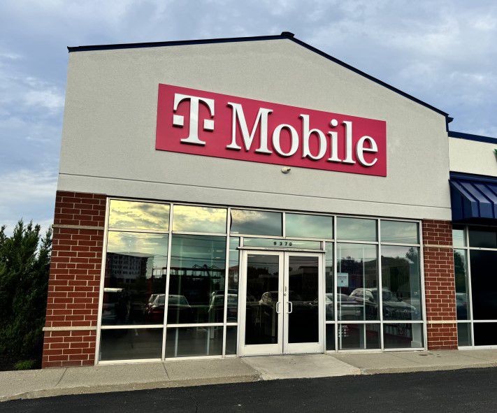 Exterior photo of T-Mobile Store at Governor's Pointe, Mason, OH