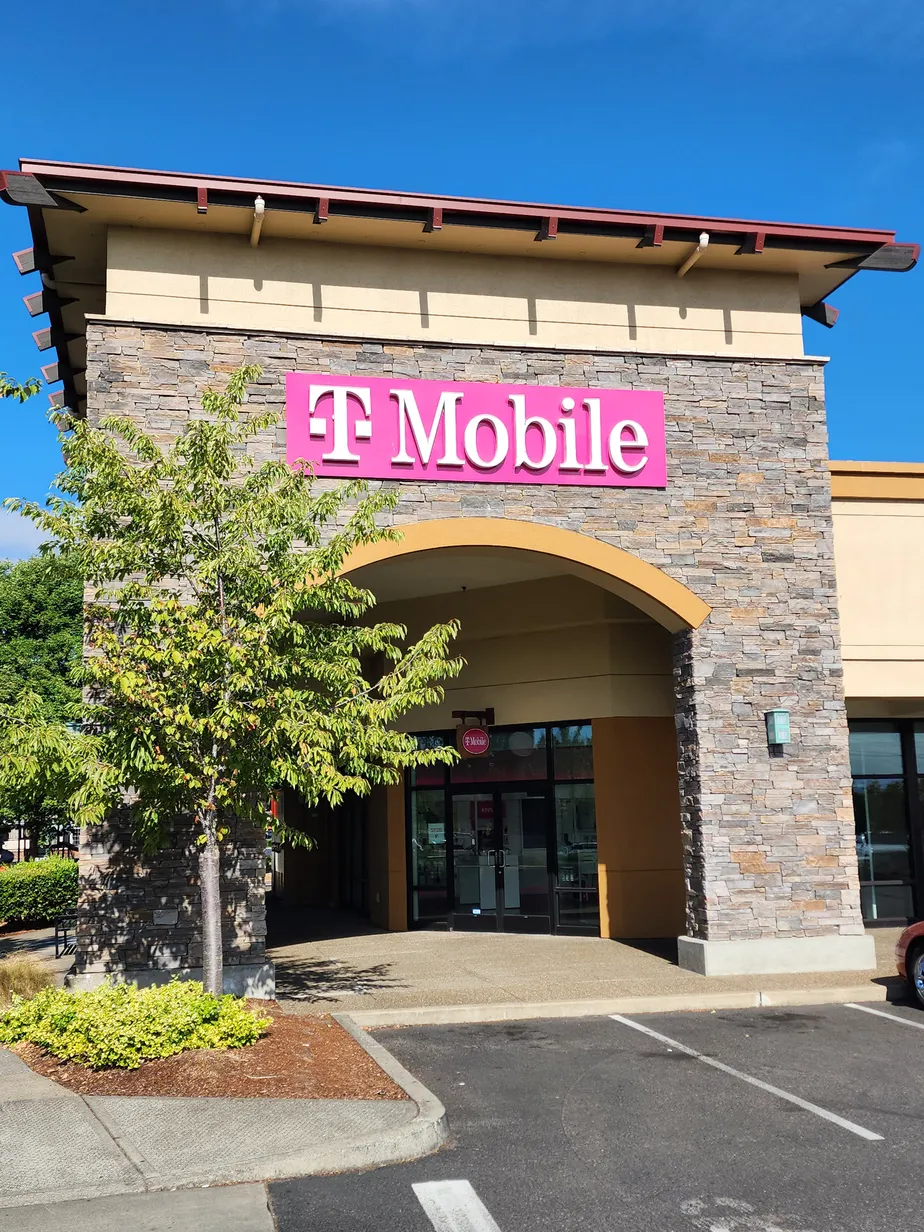  Exterior photo of T-Mobile Store at Tualatin & Sherwood Rd, Sherwood, OR 