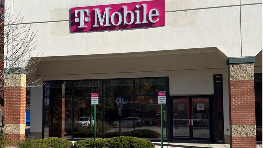Exterior photo of T-Mobile Store at Nashua-Amherst Street, Nashua, NH