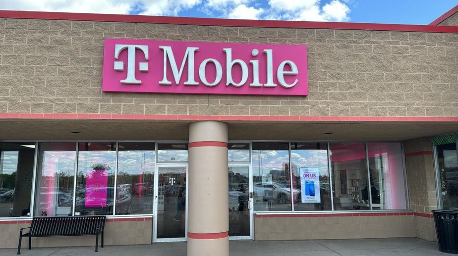 Exterior photo of T-Mobile Store at Cottage Grove Plaza, Cottage Grove, MN