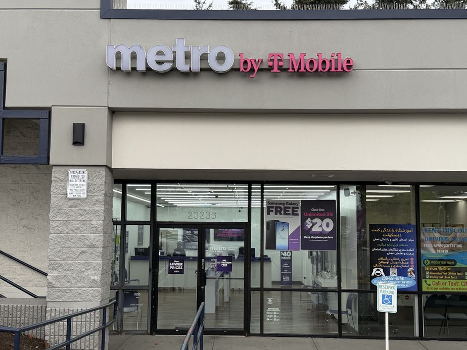Metro by T-Mobile 23233 Pacific Hwy S - 23233 Pacific Hwy S 