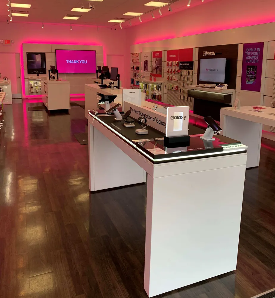 Foto del interior de la tienda T-Mobile en E Swedesford Rd & Valley Forge Rd, Wayne, PA