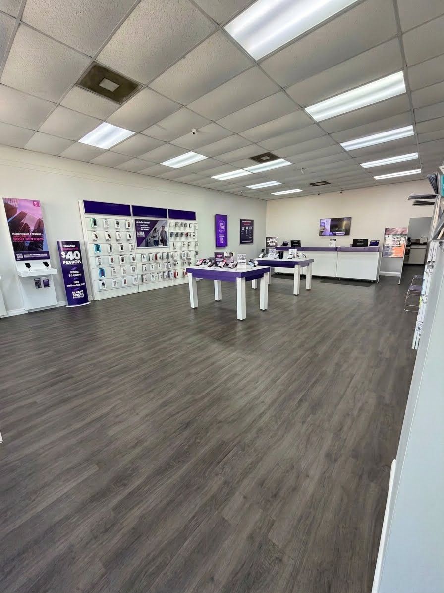 Metro by T-Mobile 610 1st Ave SE - 610 1st Ave SE 