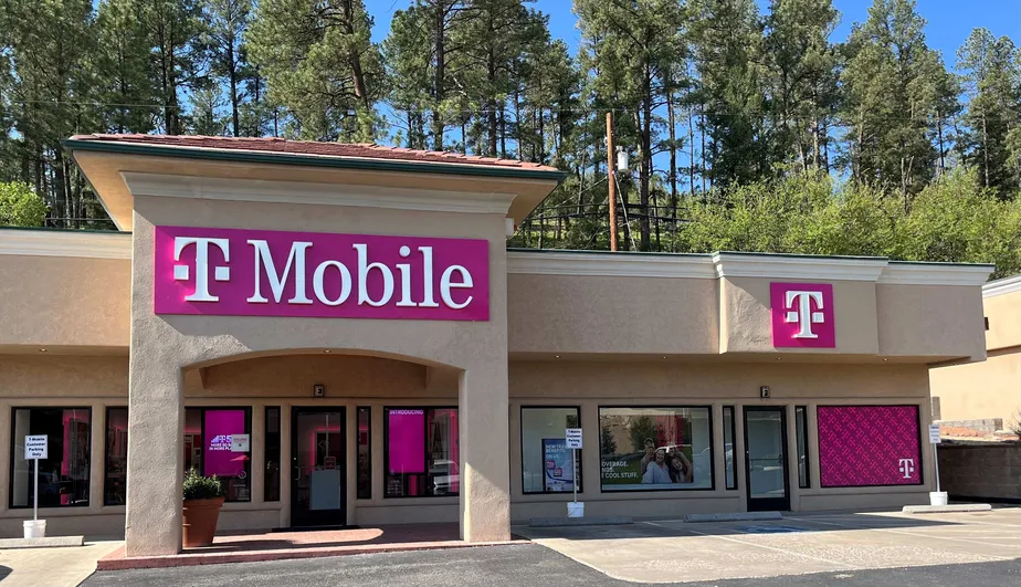 Foto del exterior de la tienda T-Mobile en Boulder Plaza, Ruidoso, NM