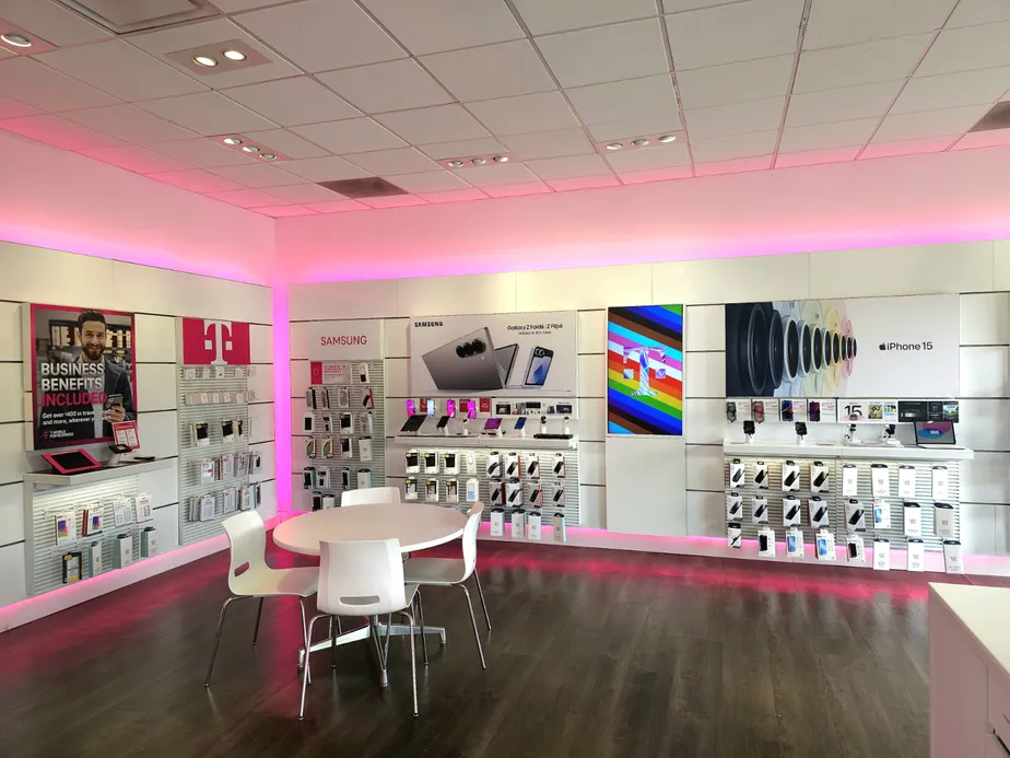  Interior photo of T-Mobile Store at Richmond Ave & Rockland Ave, Staten Island, NY 