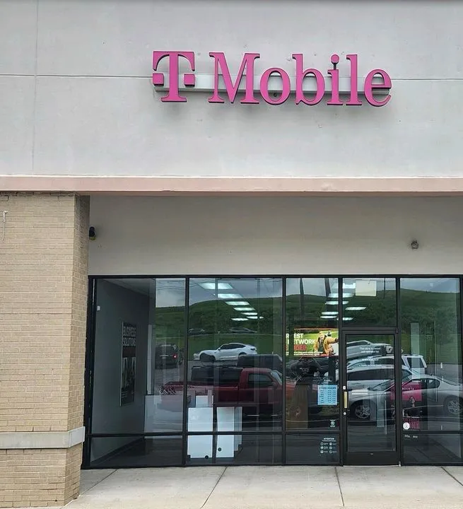  Exterior photo of T-Mobile Store at Skywatch Dr & Belinda Blvd, Danville, KY 