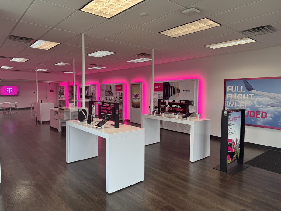 Interior photo of T-Mobile Store at Hinkleville Rd & Bell Aire Dr, Paducah, KY