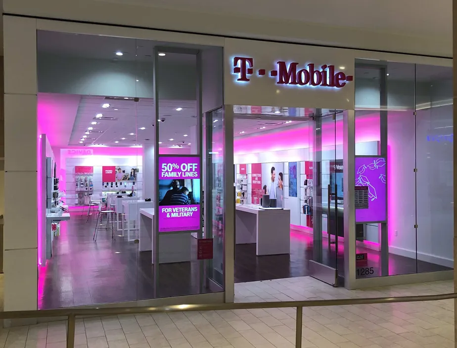 Foto del exterior de la tienda T-Mobile en Ballston Quarter Mall, Arlington, VA