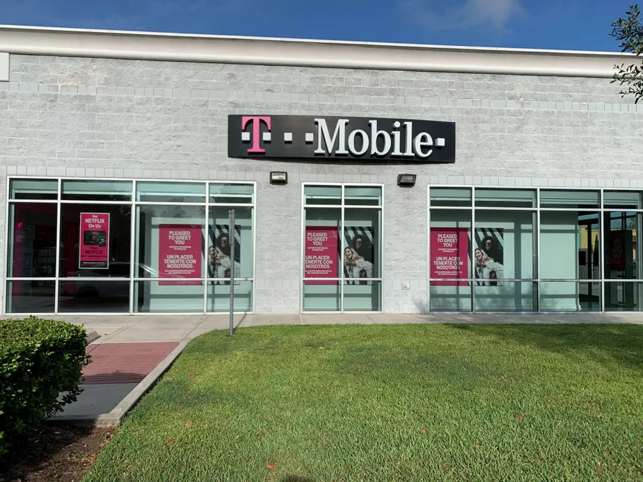 Exterior photo of T-Mobile store at Pasadena & Southmore, Pasadena, TX