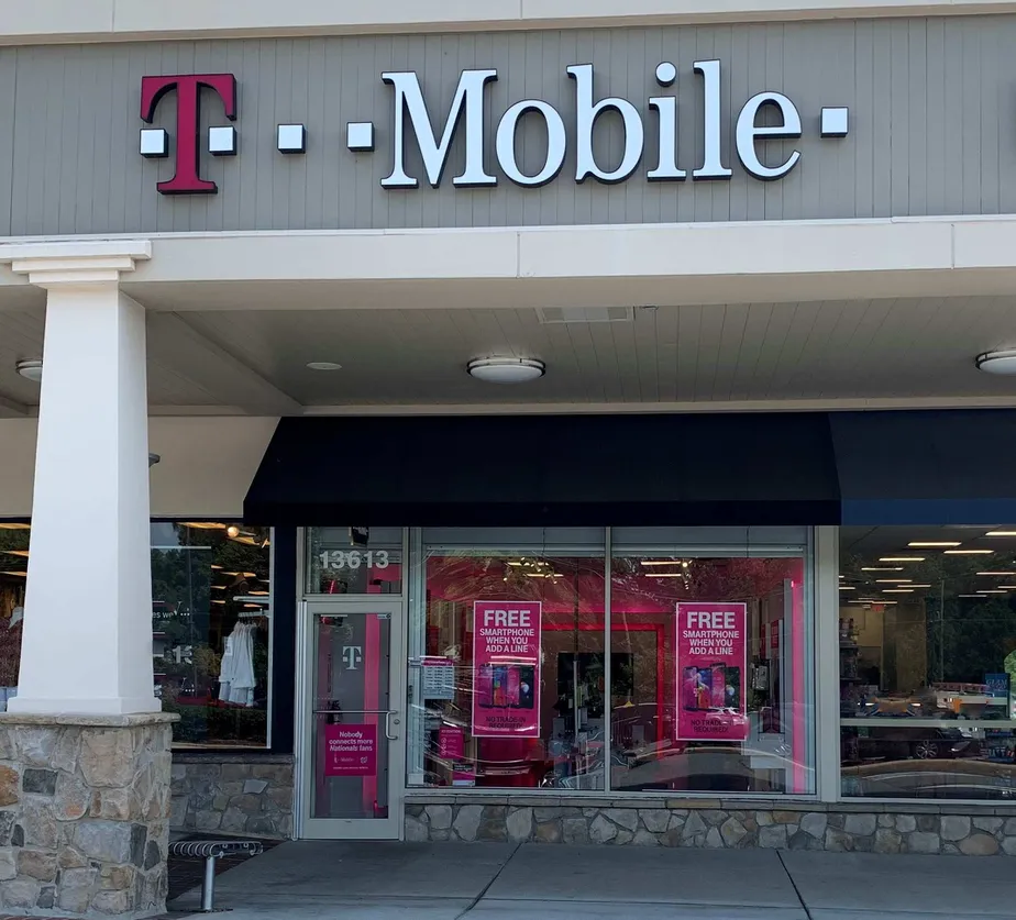Foto del exterior de la tienda T-Mobile en Connecticut Ave & Independence St, Silver Spring, MD