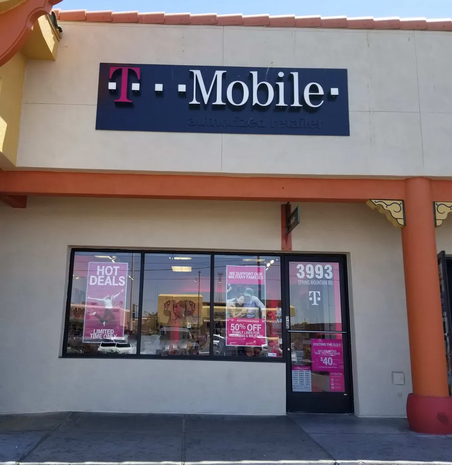 Exterior photo of T-Mobile store at Spring Mountain & Wynn, Las Vegas, NV