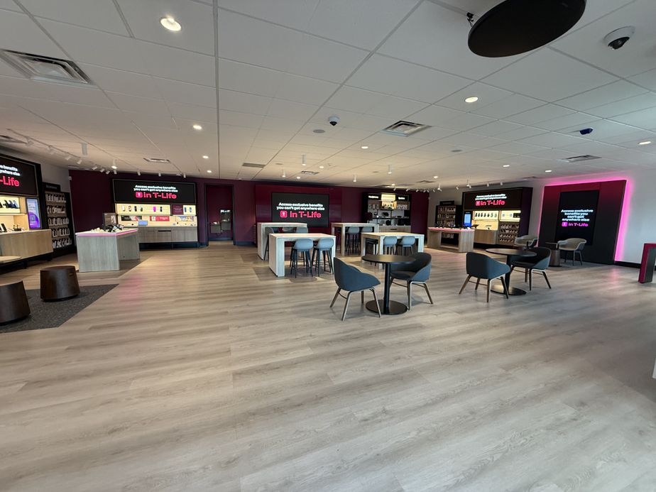  Interior photo of T-Mobile Store at West Mercury Blvd, Hampton, VA 
