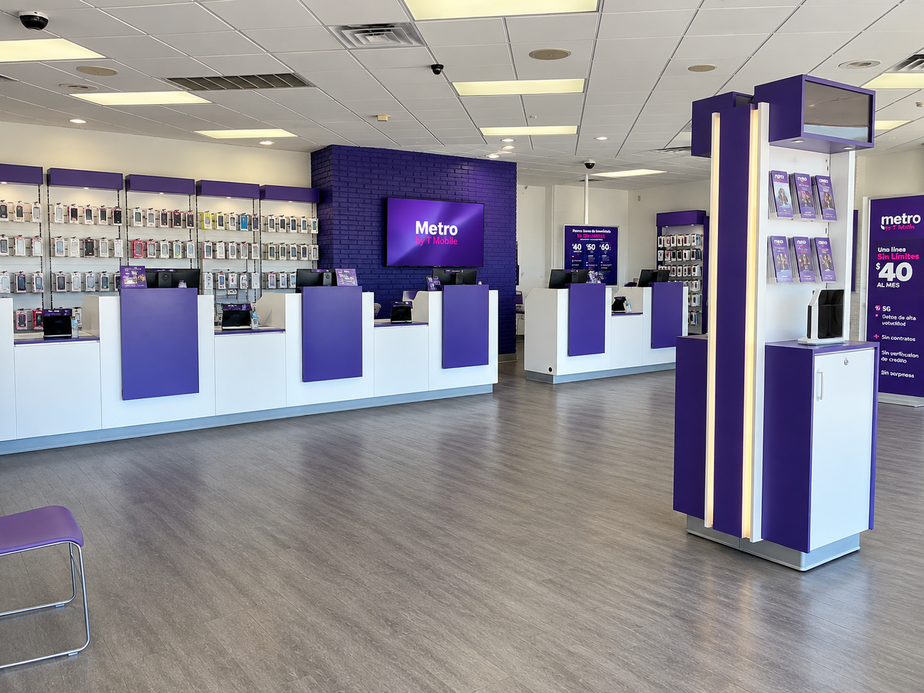 Metro by T-Mobile 5010 S. Hulen - 5010 S. Hulen 