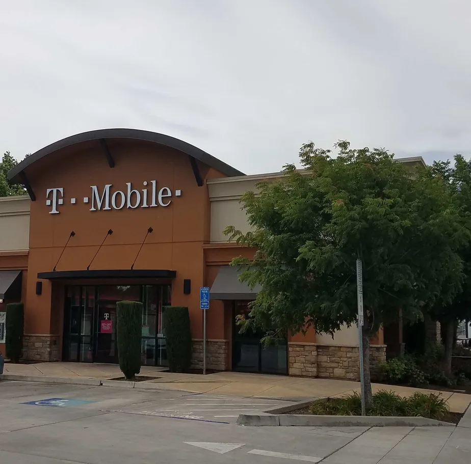 Exterior photo of T-Mobile store at N. Blackstone & N. Abby, Fresno, CA