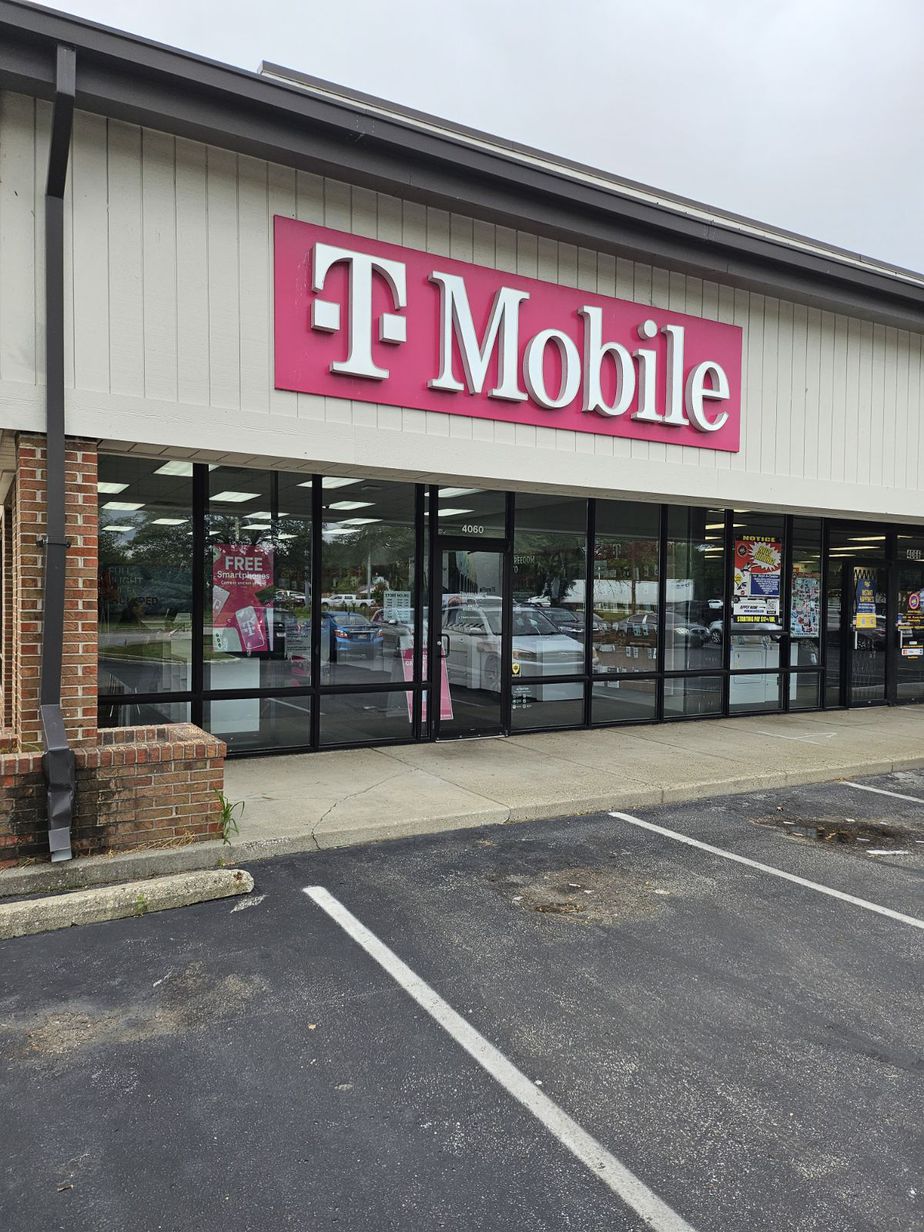 Exterior photo of T-Mobile Store at Pendleton Way & Pendleton Pike, Indianapolis, IN
