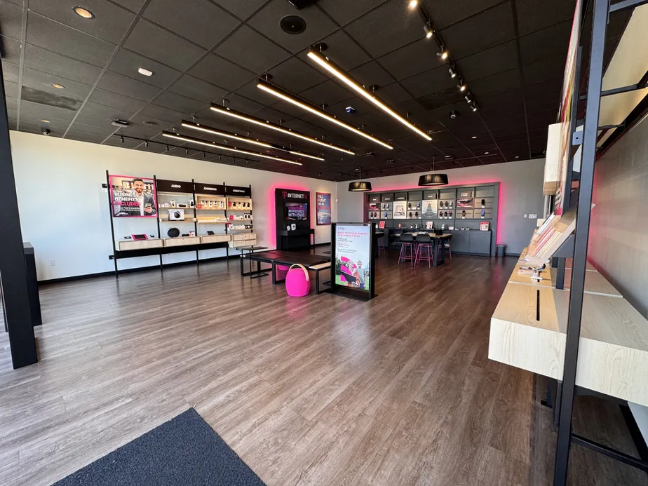  Interior photo of T-Mobile Store at E Loop 304 & State Hwy 21 W, Crockett, TX 