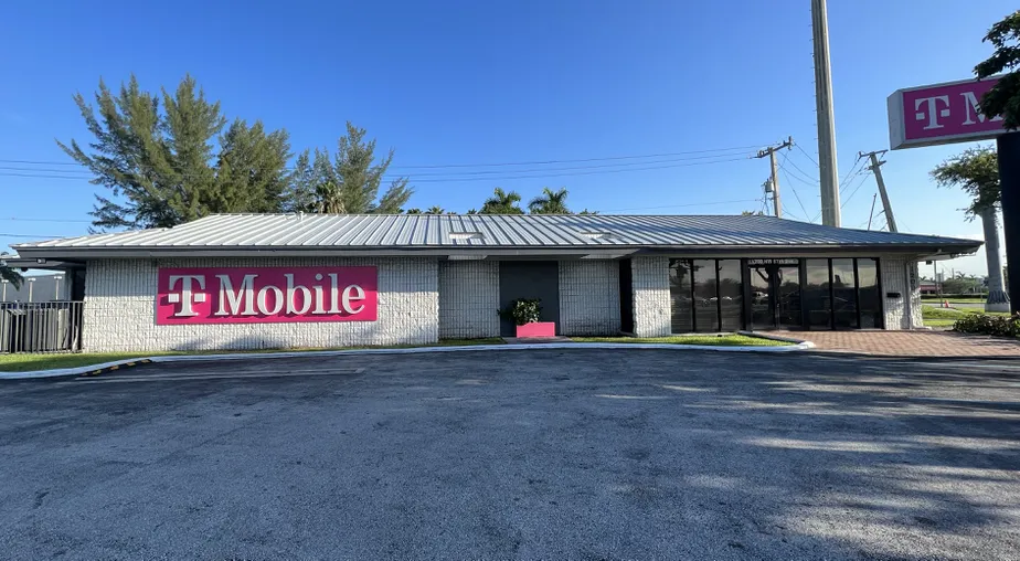 Exterior photo of T-Mobile Store at 87th & 12th, Doral, FL