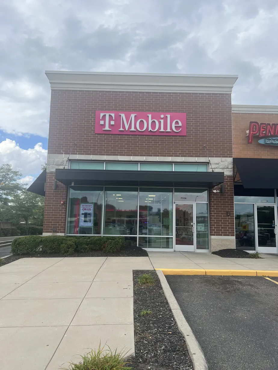  Exterior photo of T-Mobile Store at Howe & Bucholzer, Cuyahoga Falls, OH 