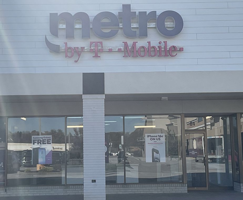 Metro by T-Mobile 351 Loucks Rd - 351 Loucks Rd