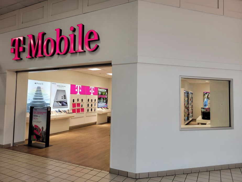  Exterior photo of T-Mobile Store at South Mall, Allentown, PA 