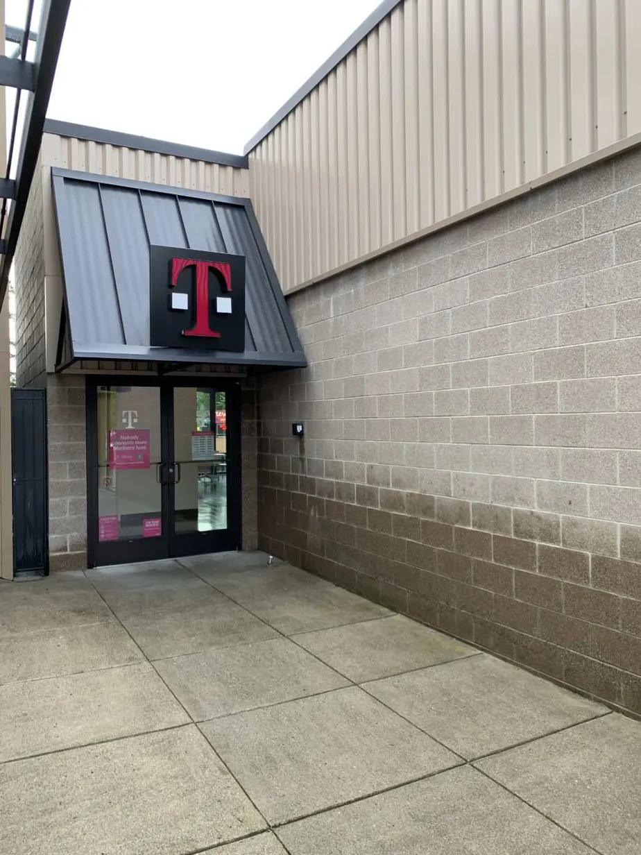  Exterior photo of T-Mobile store at Se 272nd & Se 172nd, Covington, WA 