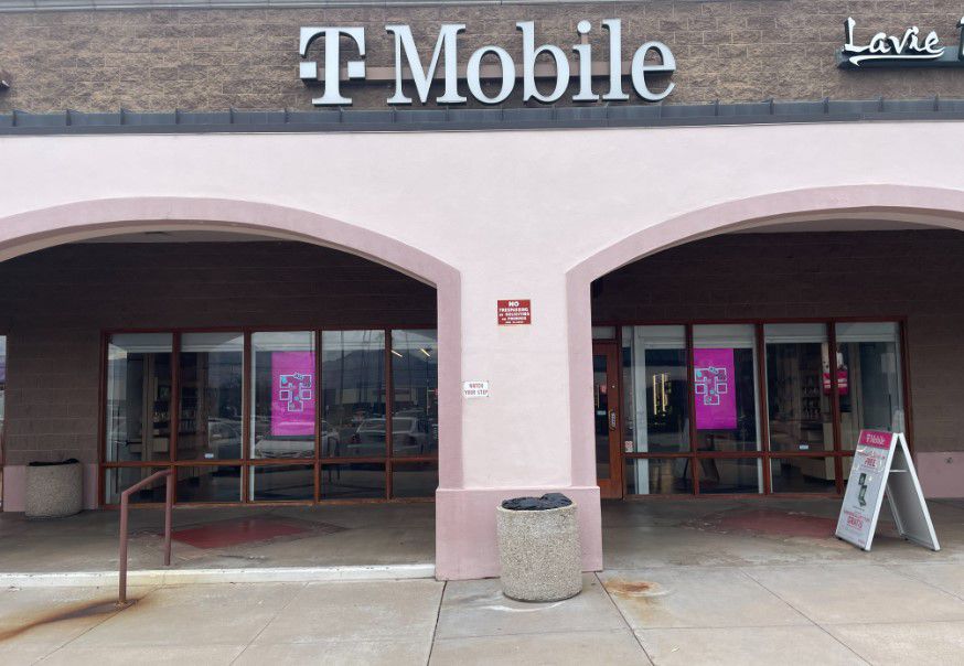 Exterior photo of T-Mobile Store at Broadway Blvd & E Williams Cir, Tucson, AZ