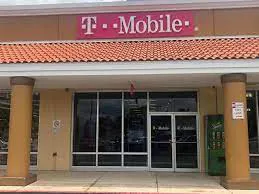 Foto del exterior de la tienda T-Mobile en Rexville Town Center, Bayamon, PR