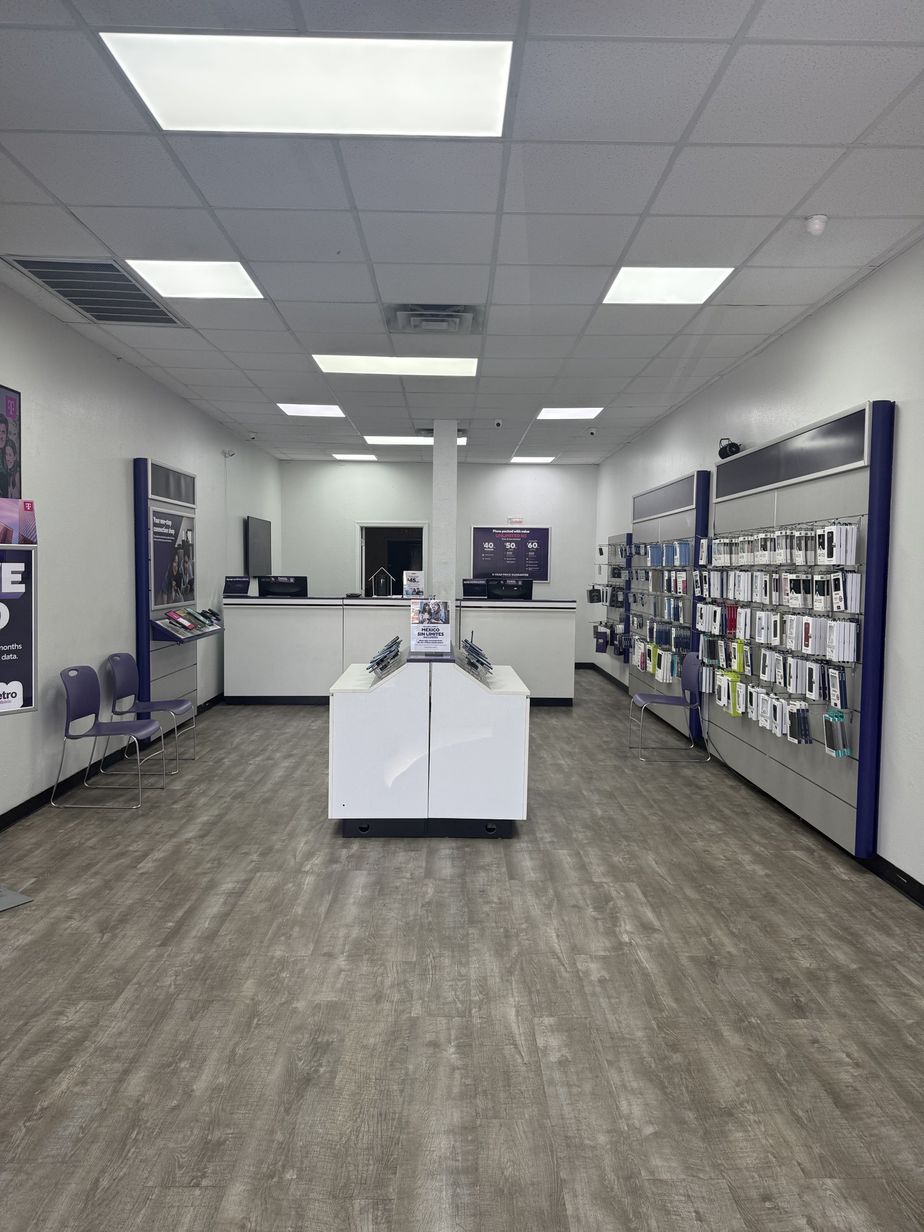 Metro by T-Mobile 3250 W Pleasant Run Rd - 3250 W Pleasant Run Rd 