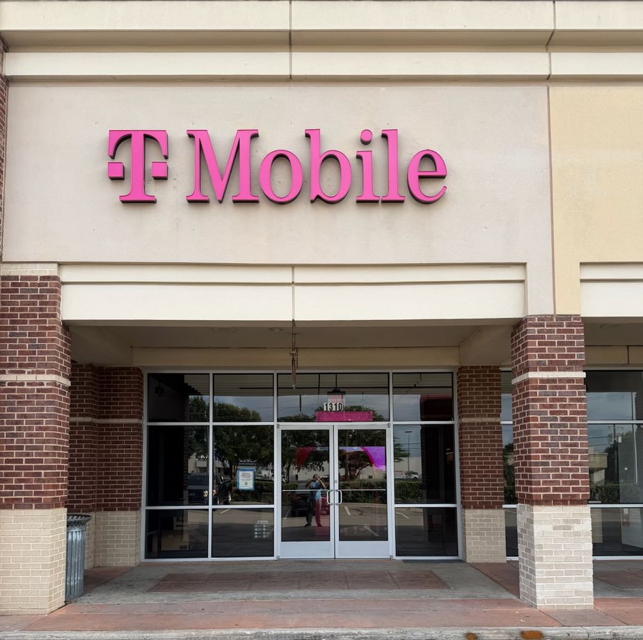  Exterior photo of T-Mobile Store at Hurst-Pipeline, Hurst, TX 