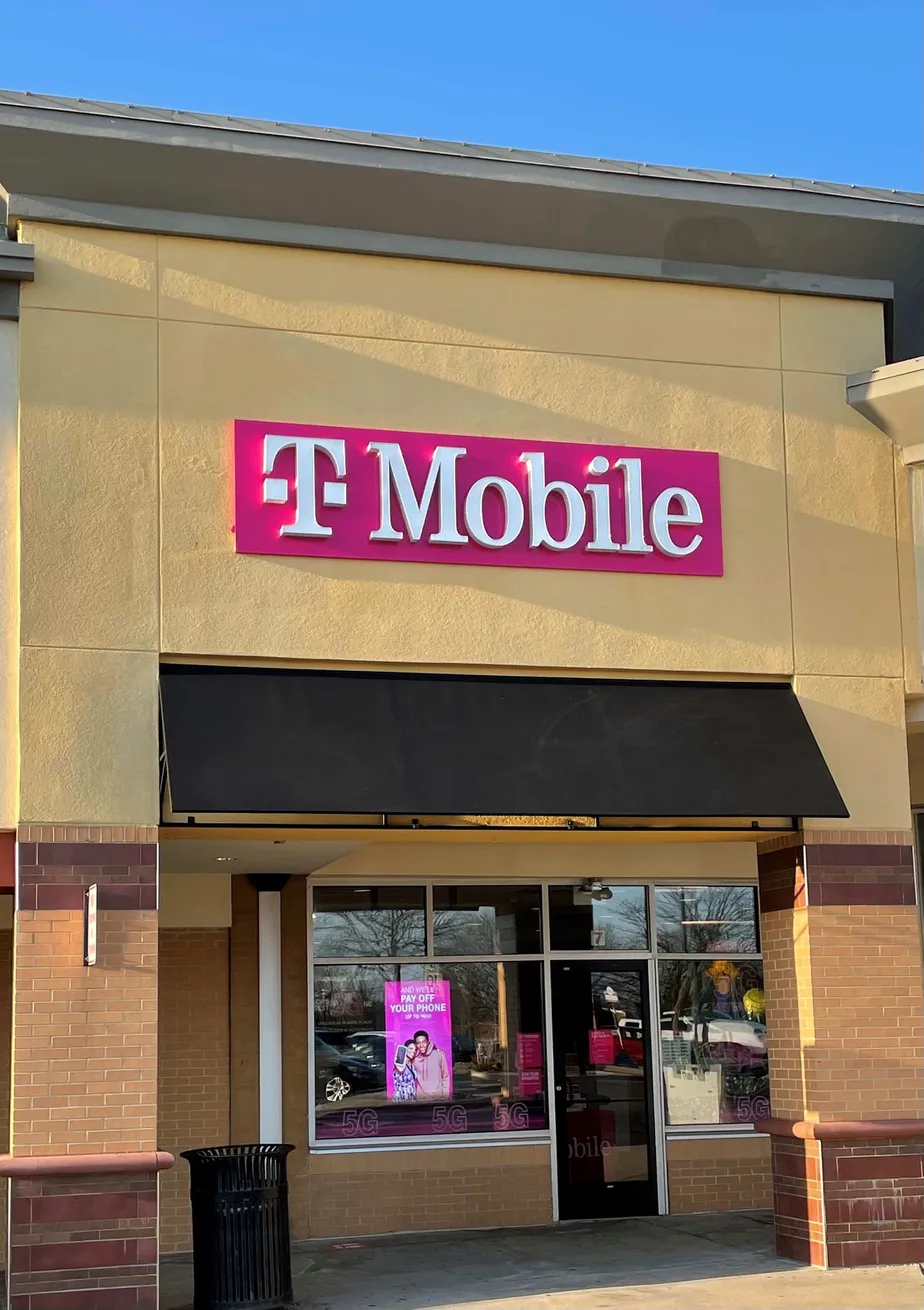 Exterior photo of T-Mobile store at Kings Hwy & Valley Run Dr, Cherry Hill, NJ