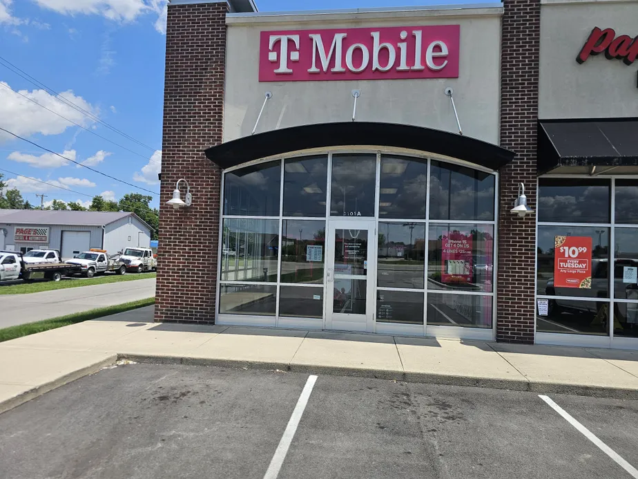  Exterior photo of T-Mobile Store at Western Ave & W 32nd St, Marion, IN 