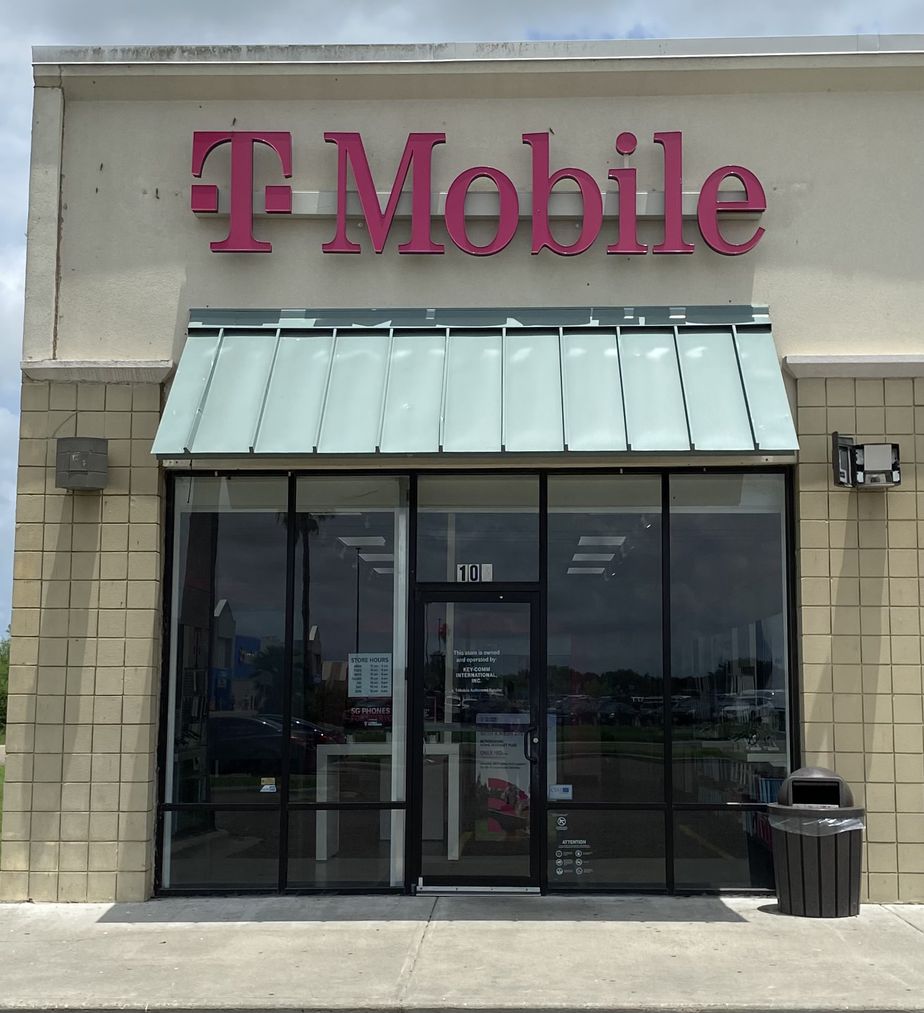  Exterior photo of T-Mobile Store at Dr N W Atkinson Blvd & E Main St, Alice, TX 