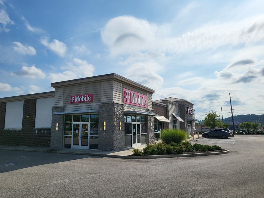 Exterior photo of T-Mobile Store at Kingston Pike & N Cedar Bluff Rd, Knoxville, TN