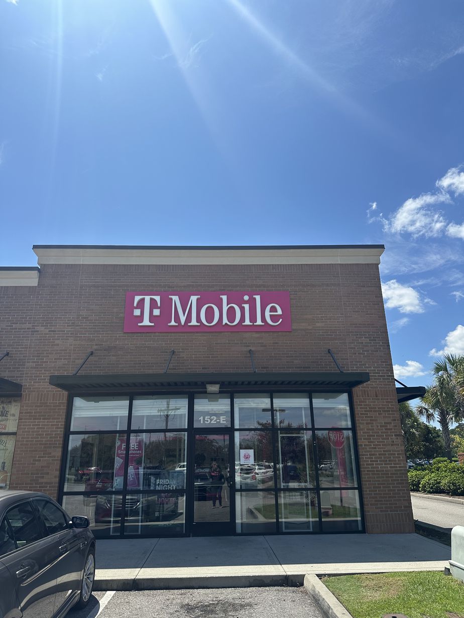 Exterior photo of T-Mobile Store at Hwy 501 & Myrtle Ridge Dr, Conway, SC