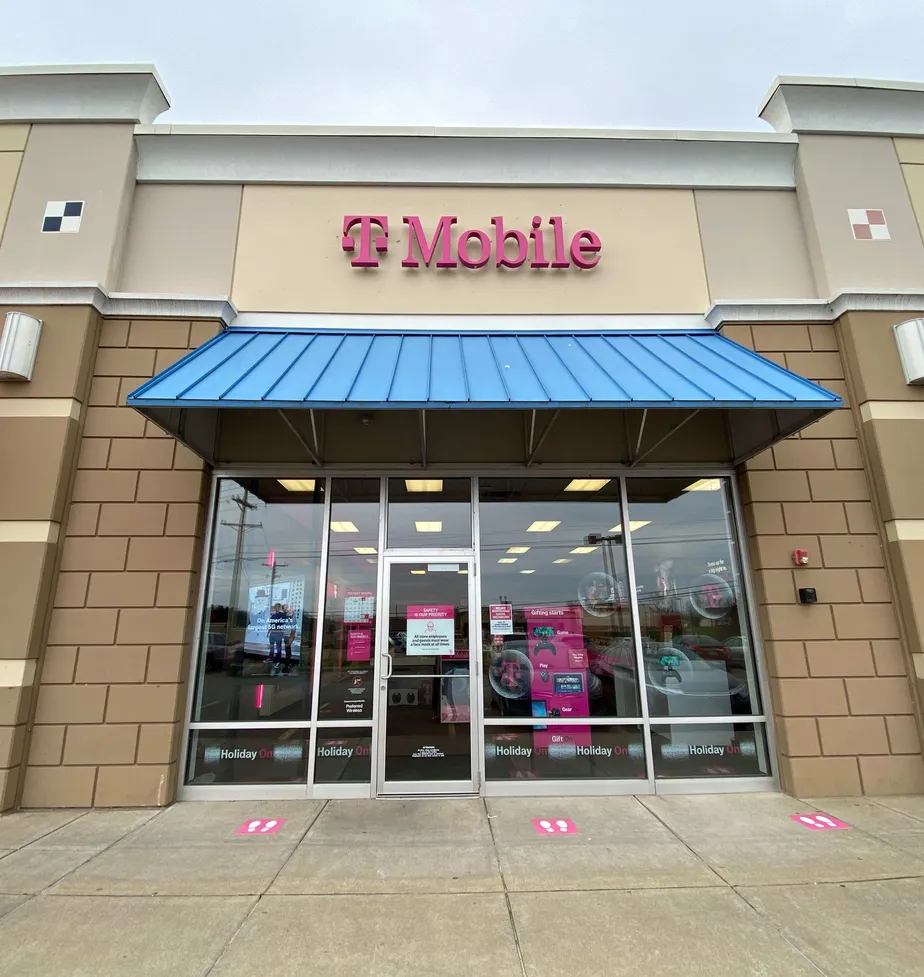 Exterior photo of T-Mobile store at Taryn Trce & Frazeysburg Rd, Zanesville, OH