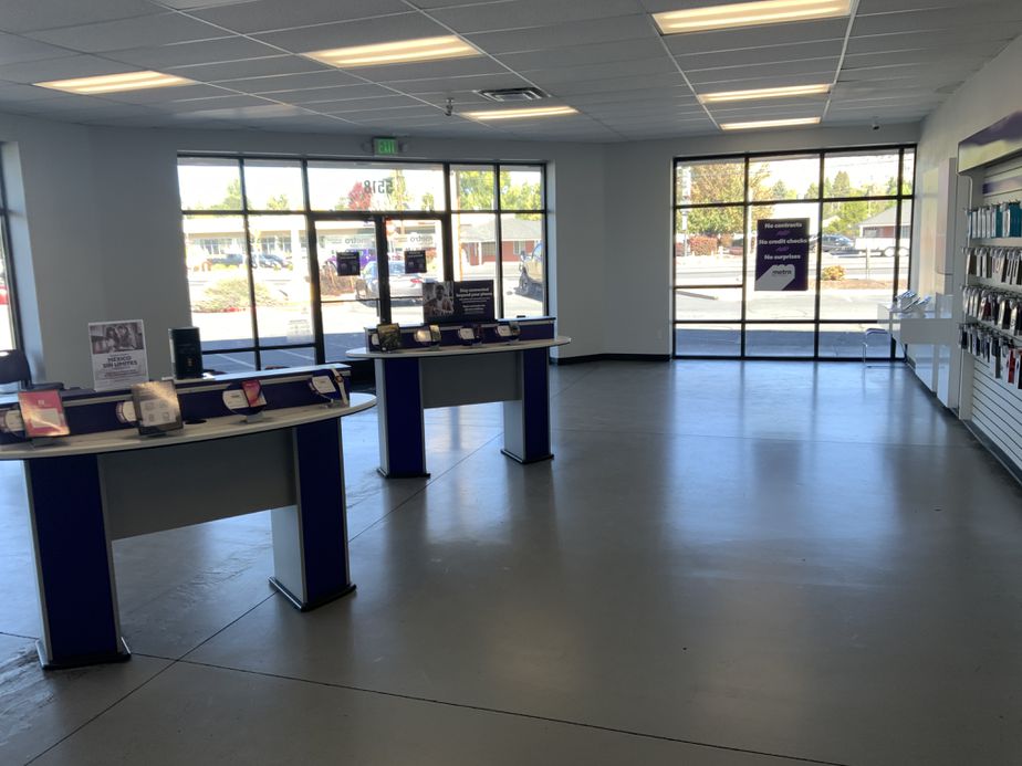 Metro by T-Mobile 5518 S 6th St - 5518 S 6th St