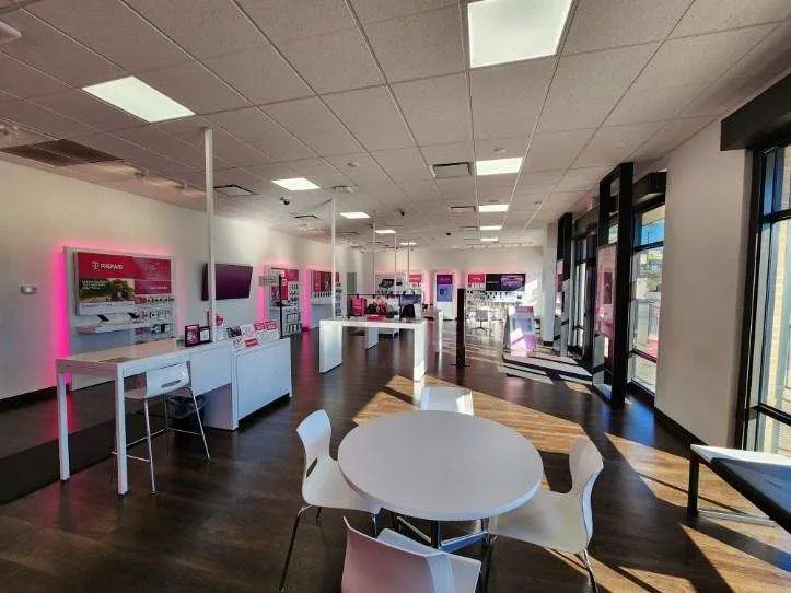 Interior photo of T-Mobile Store at BRdway Bluffs Dr & Trimble Rd, Columbia, MO