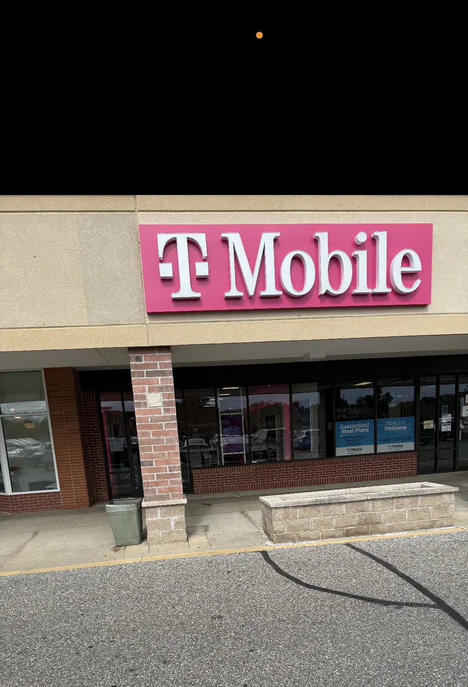  Exterior photo of T-Mobile Store at State St & Hemmeter Rd, Saginaw, MI 