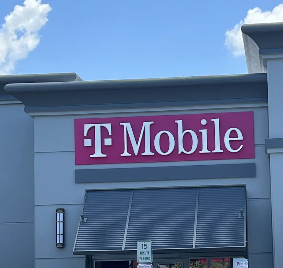  Exterior photo of T-Mobile Store at Tamiami Trl N & 106th Ave N, Naples, FL 