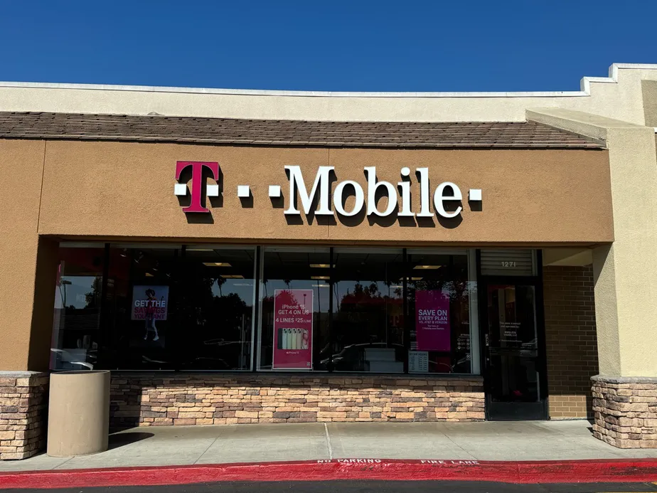 Exterior photo of T-Mobile Store at Lake & Washington, Pasadena, CA 