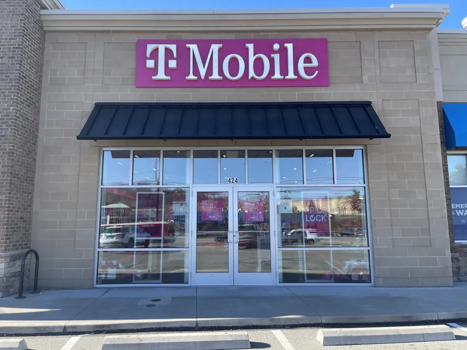 Foto del exterior de la tienda T-Mobile en Clairton Blvd & Century III Mall Rd, Pittsburgh, PA
