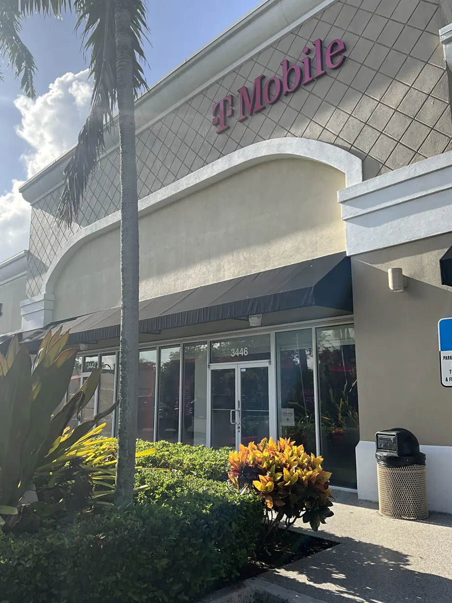 Exterior photo of T-Mobile Store at Hillsboro Blvd & Powerline Rd, Deerfield Beach, FL