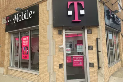 iPhone XR at T-Mobile North & Latrobe | Chicago, IL