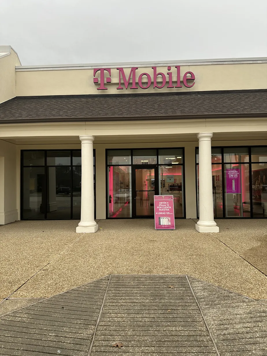  Exterior photo of T-Mobile Store at College & Corporate, Baton Rouge, LA 