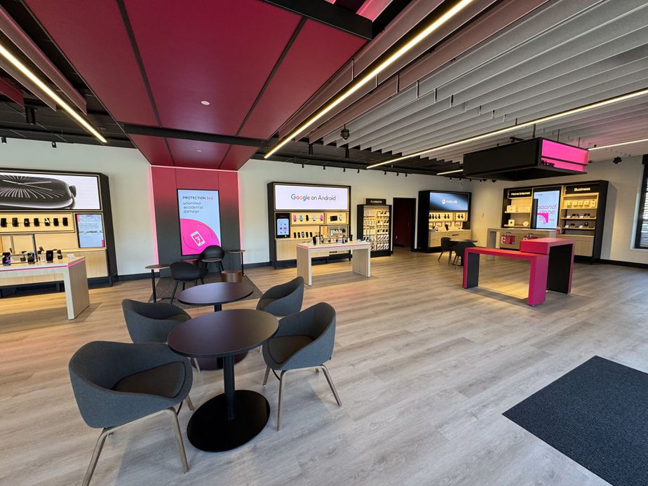 Interior photo of T-Mobile Store at Baltimore Pike & Rt 420, Springfield, PA